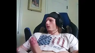 Matthew Cole jerks off and cums all let go his bed